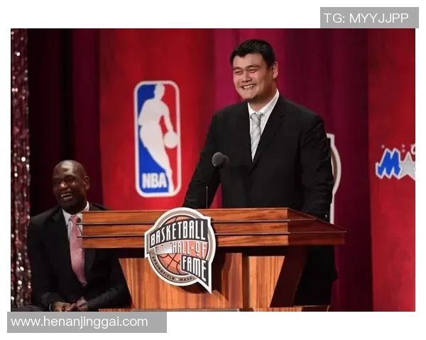 姚明帽子风采大赏从篮球场到时尚秀场的完美演绎 姚明帽子风采大赏从篮球场到时尚秀场的完美演绎