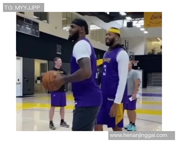 姚明展现霸气防守风范引领篮球新时代的传奇时刻 姚明展现霸气防守风范引领篮球新时代的传奇时刻