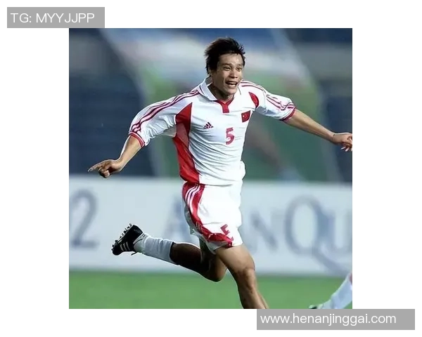 退役足球明星风采合集展现昔日辉煌与传奇瞬间的精彩回顾 退役足球明星风采合集展现昔日辉煌与传奇瞬间的精彩回顾