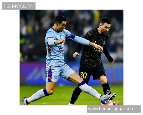 三道杠足球明星的传奇人生与赛场背后的故事揭秘