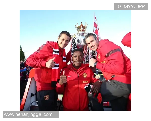 足球明星黑白高清图集展现传奇瞬间与经典时刻的完美结合 足球明星黑白高清图集展现传奇瞬间与经典时刻的完美结合